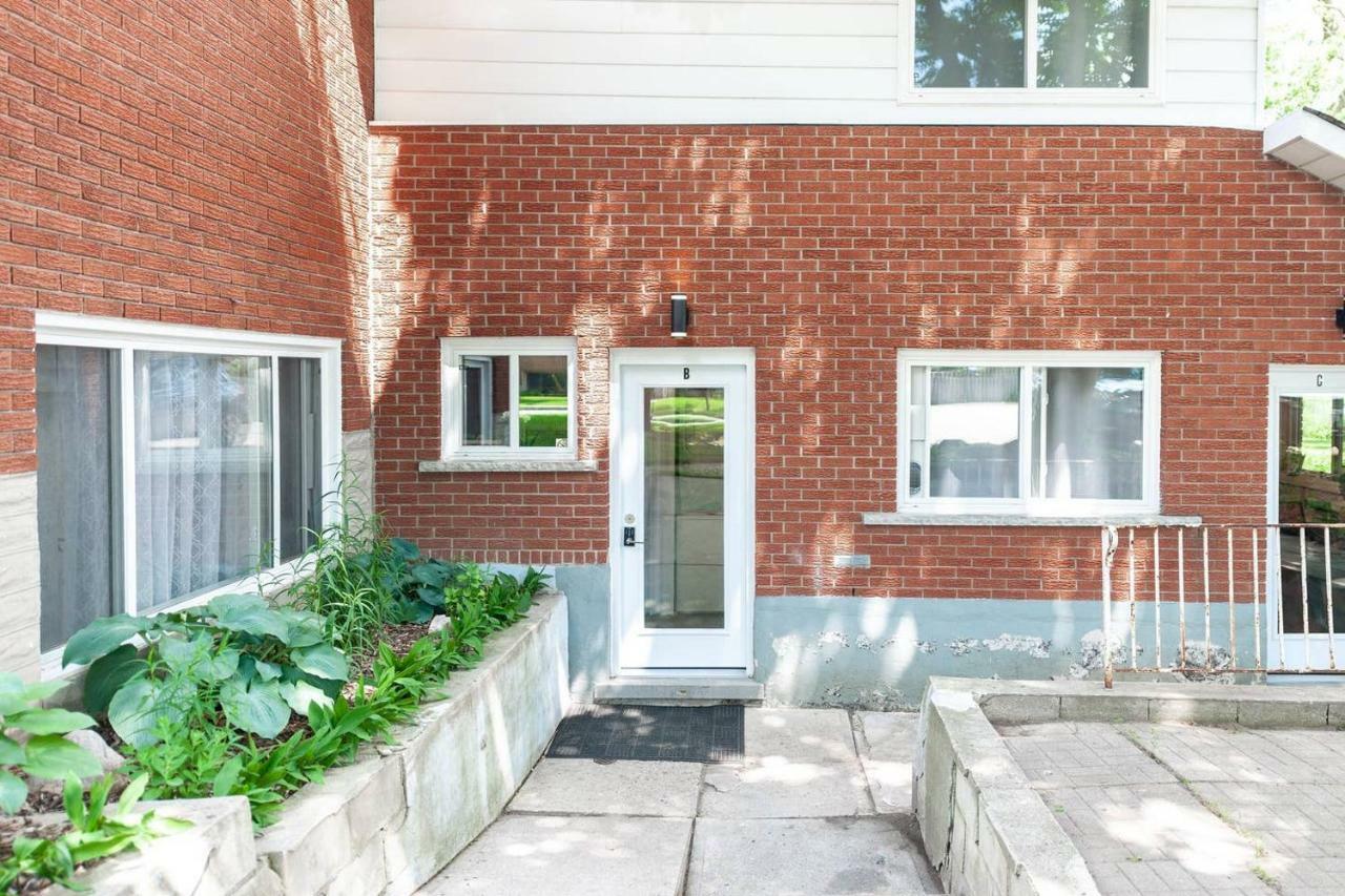 Entire 2 Bedroom Apartment Uptown Waterloo - E1 ภายนอก รูปภาพ