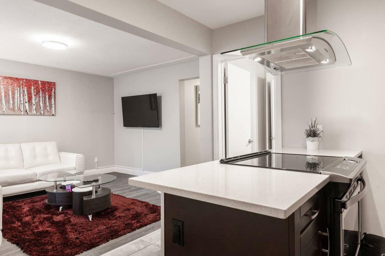 Entire 2 Bedroom Apartment Uptown Waterloo - E1 ภายนอก รูปภาพ